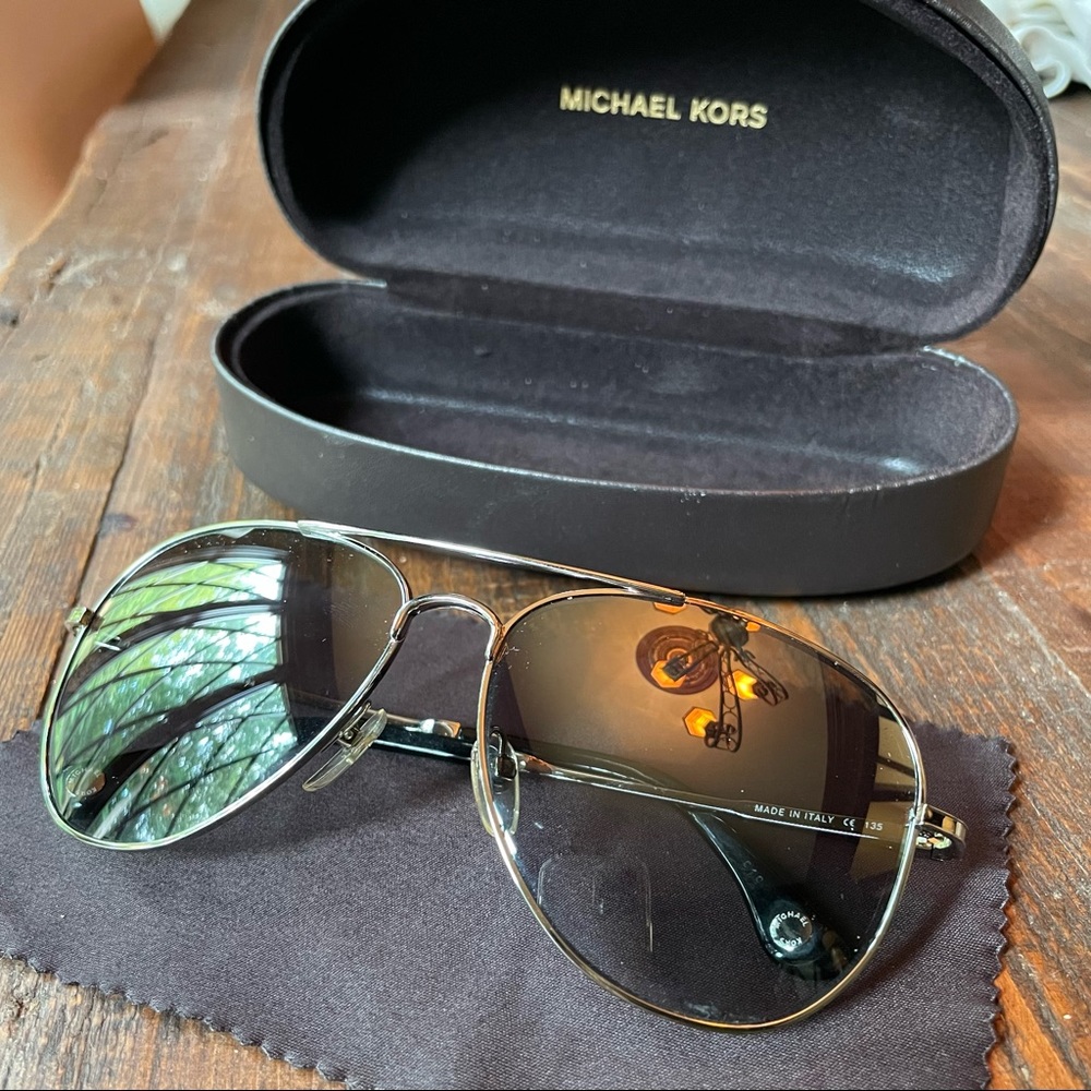 SOLD Michael Kors Polarized Aviator Sunglasses MKS144 Color 041 Exceptional Cond - Picture 1 of 9